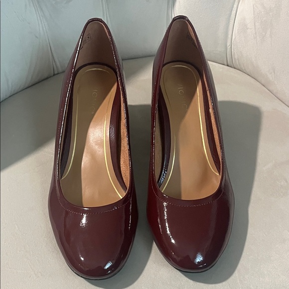 Vionic Elegant Patent Burgundy Women's Pumps - Picture 2 of 7